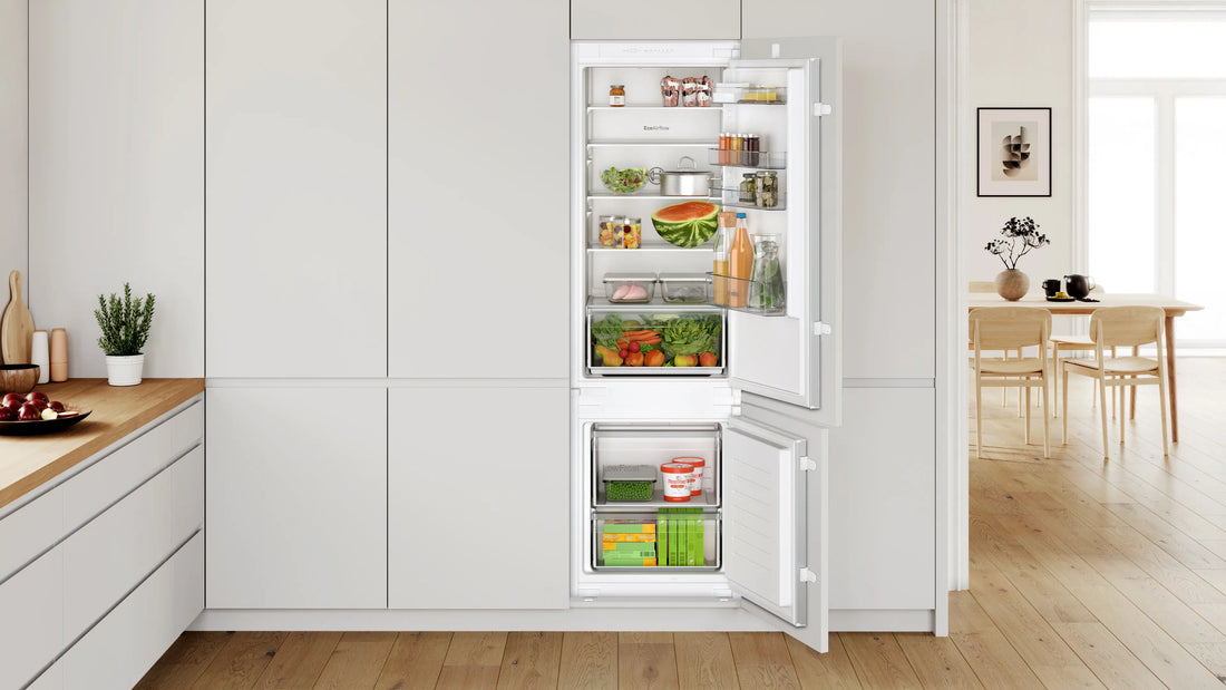 Bosch Series 2, Built-in fridge-freezer with freezer at bottom, 177.2 x 54.1 cm, sliding hinge KIV87NSF0M
